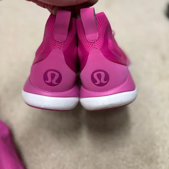 💗Lululemon Sonic Pink Bundle- size 6 Hotty hot 2.5 and 8.5 chargefeel mid shoes💓 - Picture 7 of 8